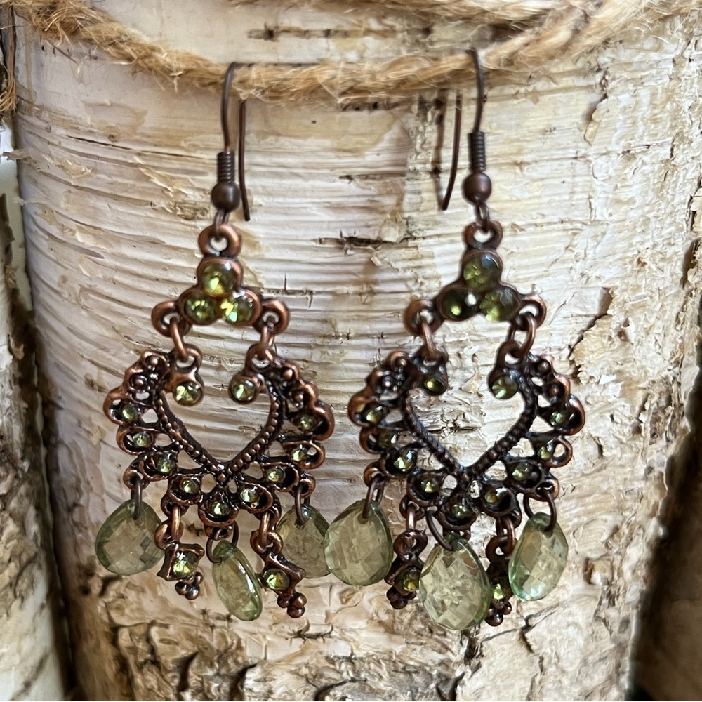 Vintage Boho Peridot Green Chandelier Earrings Copper Tone 2.5” - Picture 4 of 4